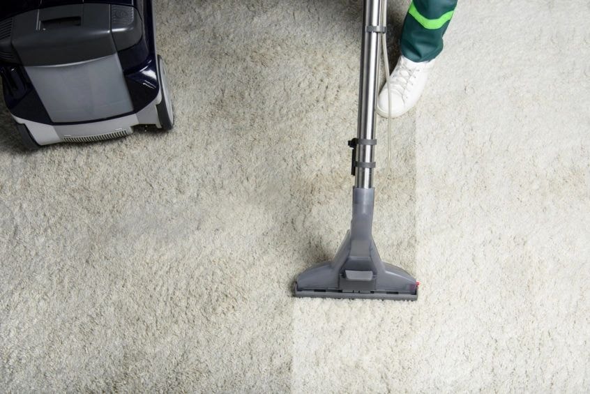 Carpet cleaning with vacuum hose
